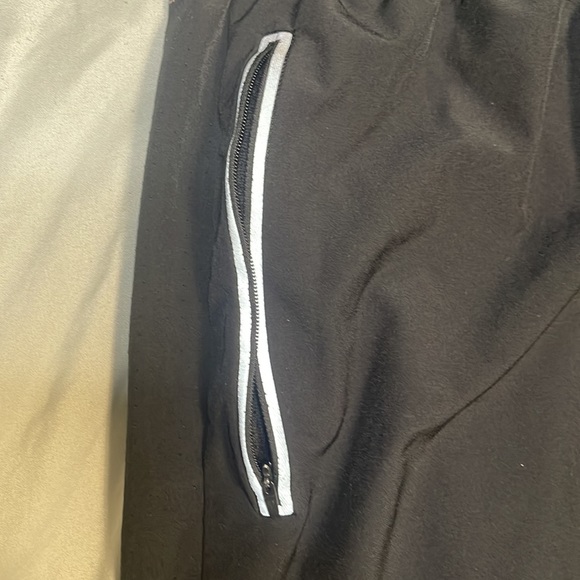 Shorts - Picture 4 of 6